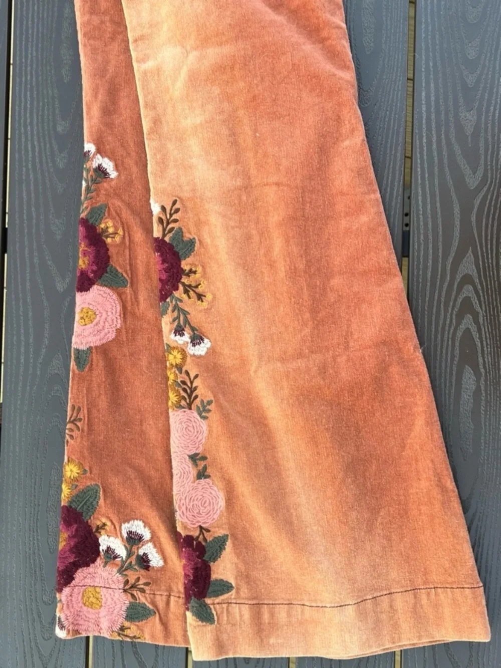 Rock & Roll - Rust colored Corduroy flares with floral embroidery & Ombre colors - Picture 8 of 10